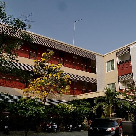 Pakdee House Hotel Udonthani Kültér fotó