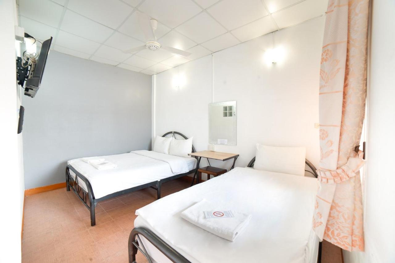 Pakdee House Hotel Udonthani Kültér fotó
