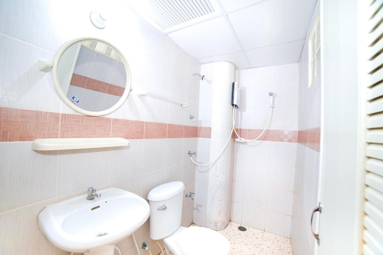 Pakdee House Hotel Udonthani Kültér fotó