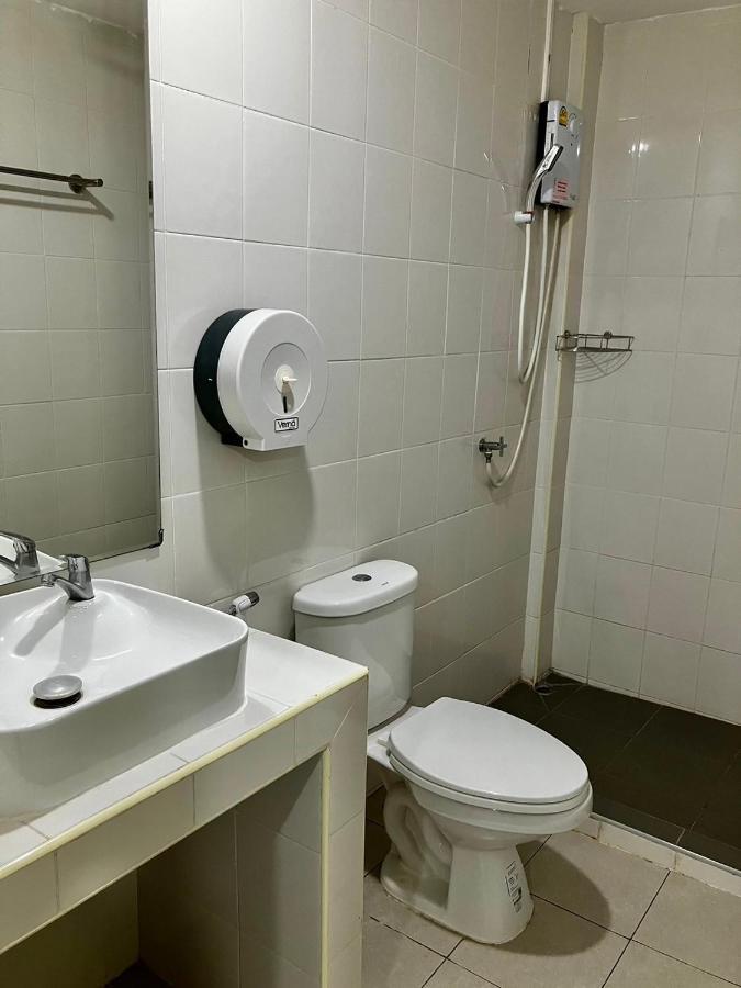 Pakdee House Hotel Udonthani Kültér fotó