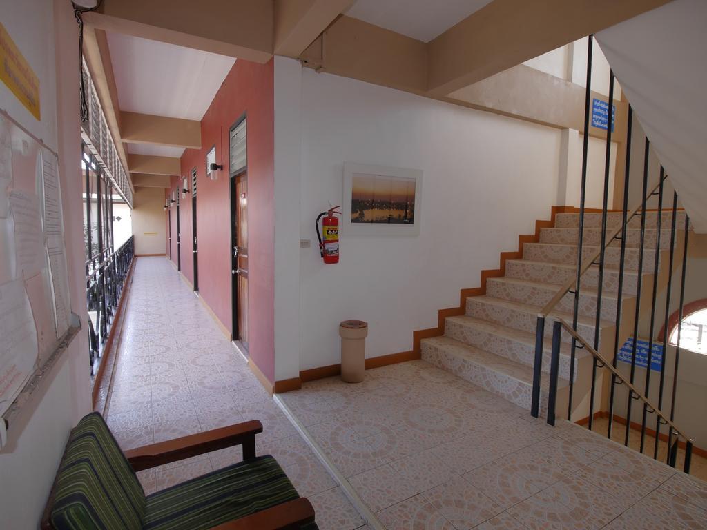 Pakdee House Hotel Udonthani Kültér fotó